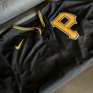 Pittsburgh Pirates black jersey... #26 Adam Frazier